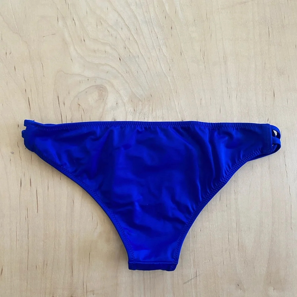 Victoria’s Secret Strappy Cheeky Bikini Bottom - Picture 2 of 4